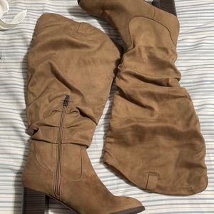 Casual boots